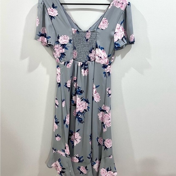 Beautiful gray and pink floral smocked midi dress size small - Picture 4 of 9
